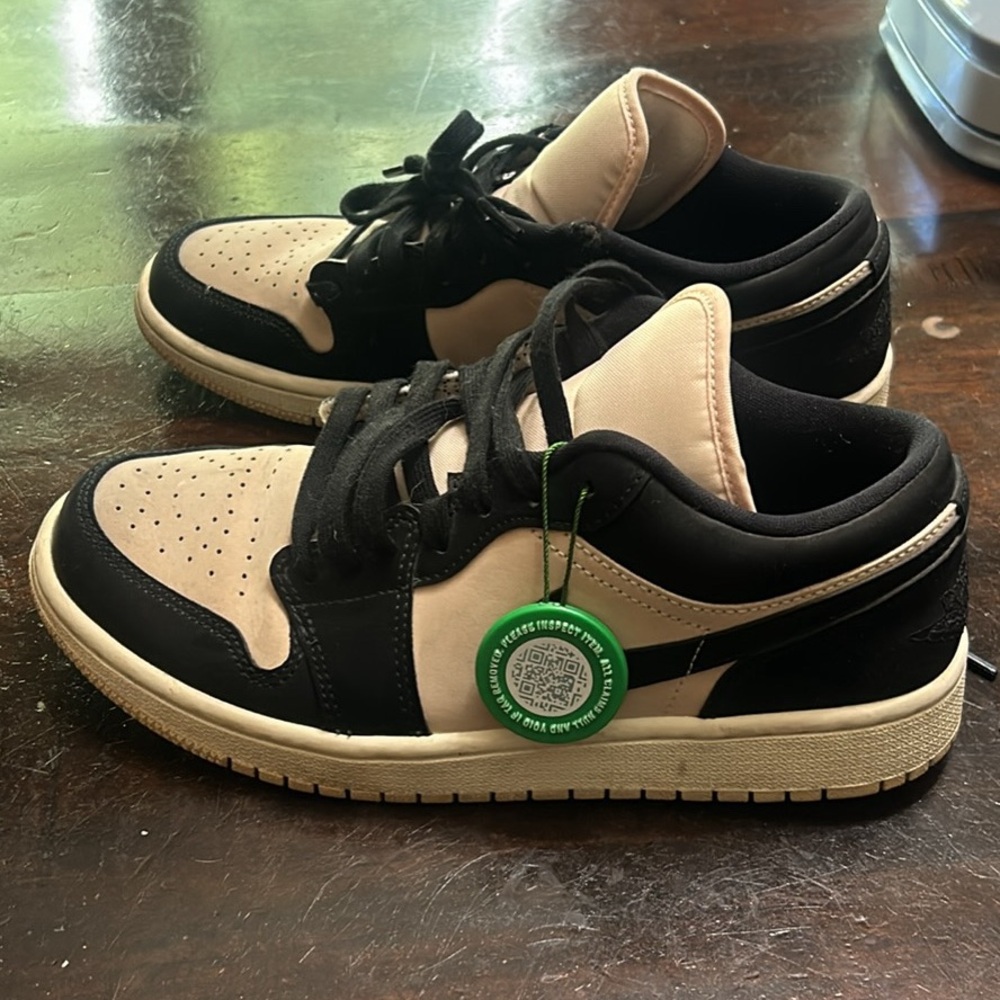 Women's Sneakers black and pink, Jordan 1 low guava ice
